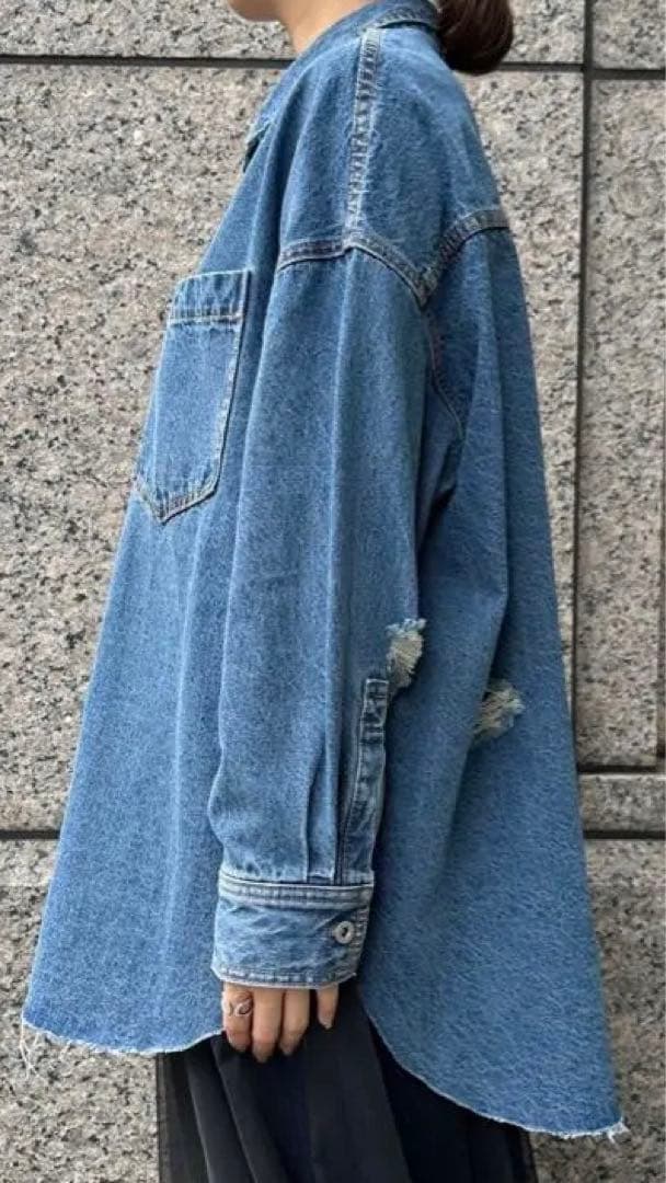 《美品》ドゥドゥ　人気カラー　ダメージデニムシャツ ブルー