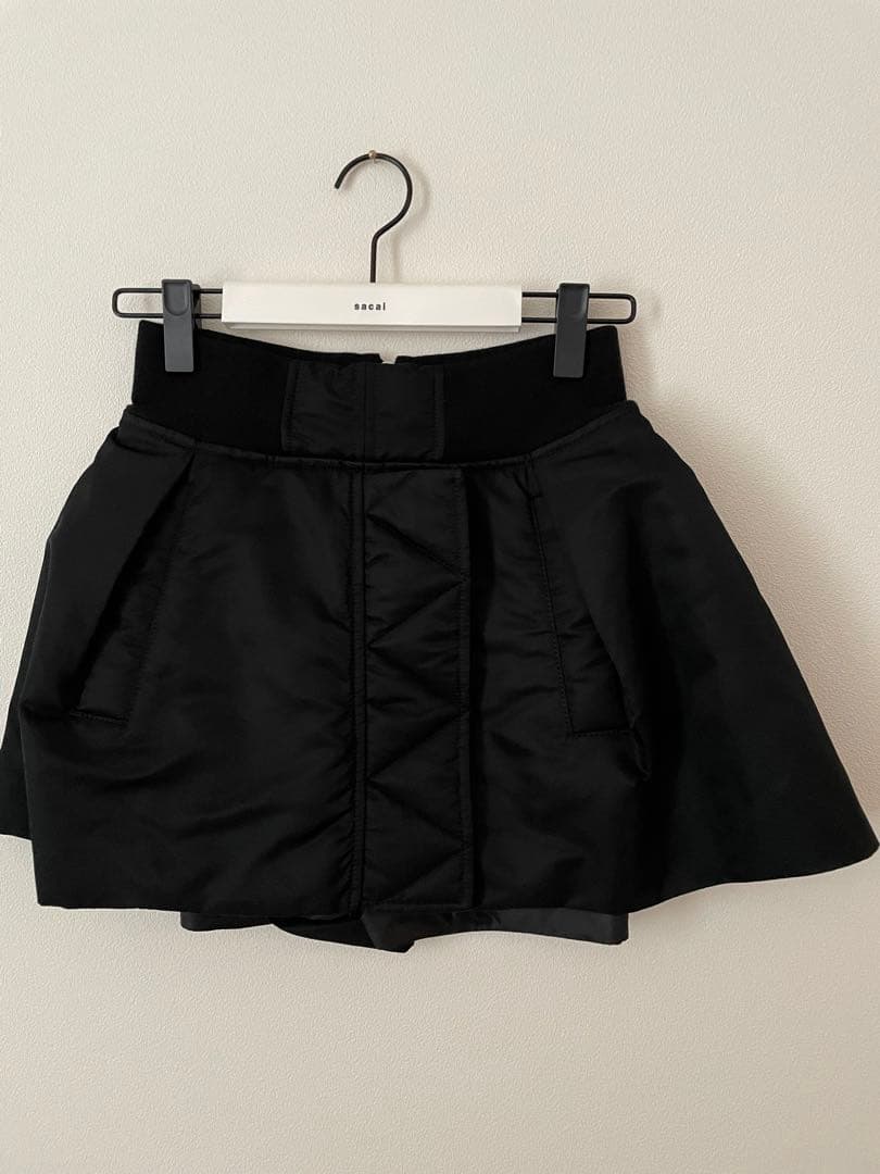 Sacai ブラック フレアショートパンツ