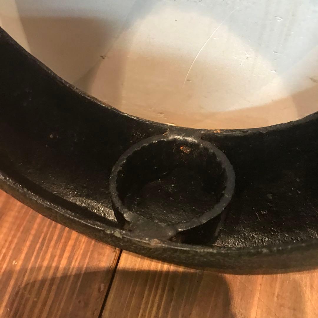 美品　金属製　花器　吊るし　満月型　 落ち着いたデザインが上品な　花道