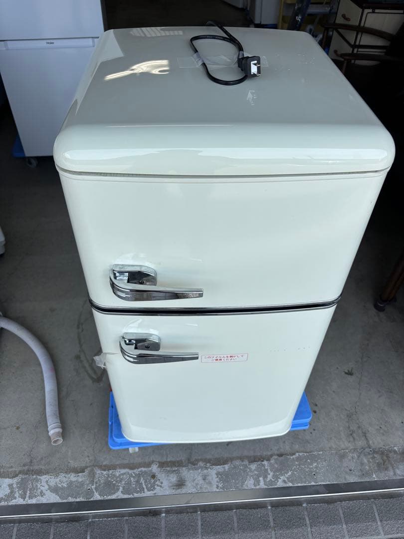 美品 2024年製 レトロな冷蔵冷凍庫 81L ホワイト