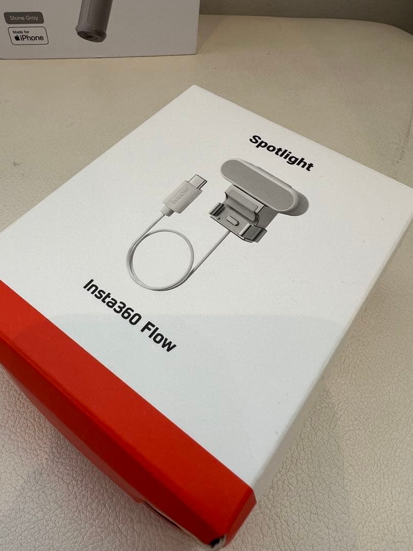 Insta360 Flow Pro スタビライザー（MagSafe、ライトつき）