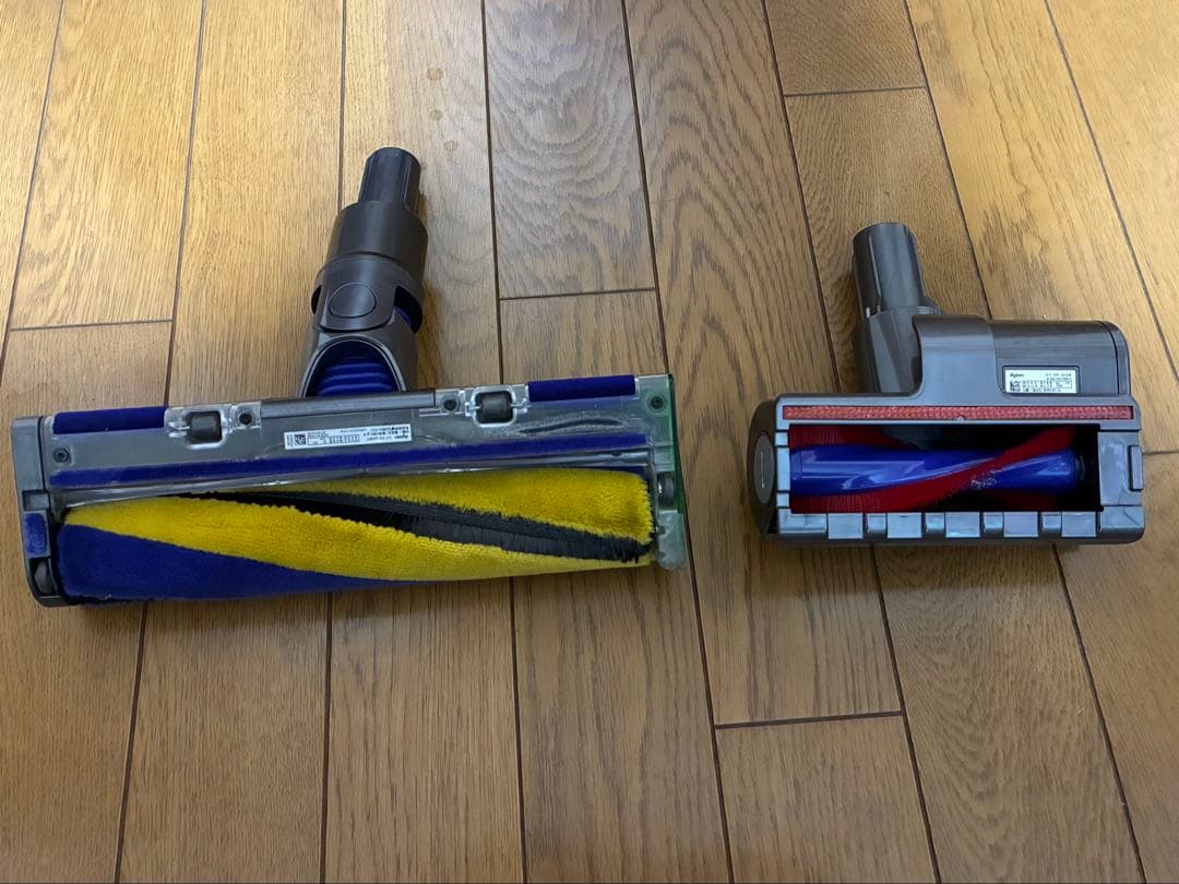 ダイソン コードレスクリーナー　SV33　約25分 LEDヘッド、専用スタンド付