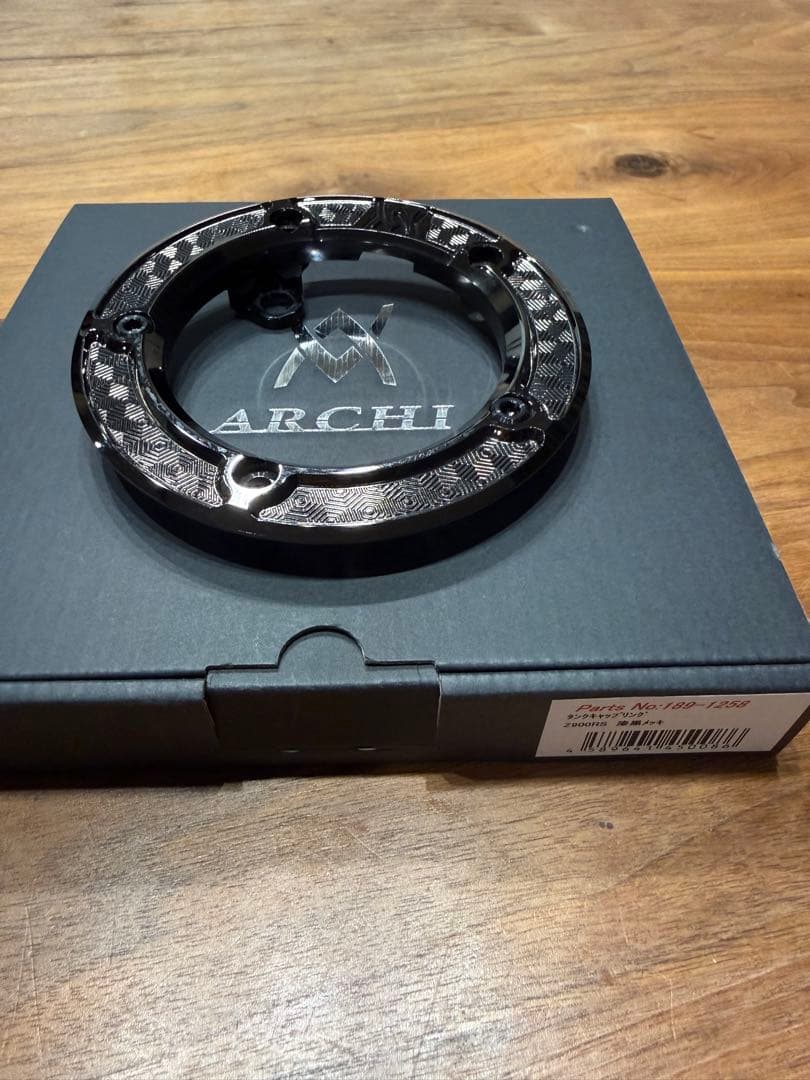 Z900RS タンクキャップリング　アーキ　ARCHI 漆黒メッキ　チタンボルト