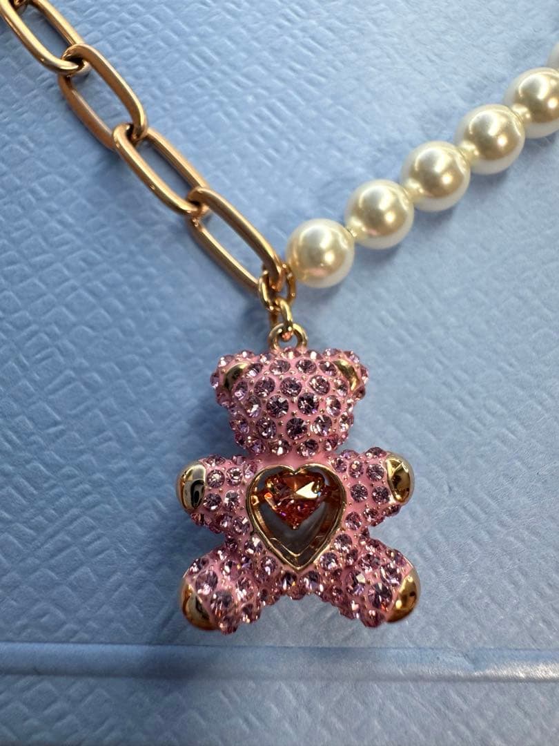スワロフスキーteddyペンダント