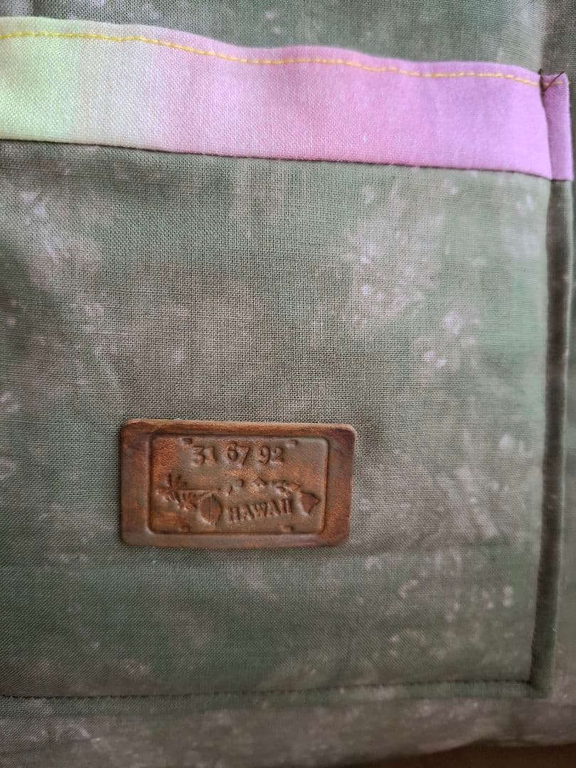 ハワイアンキルトバッグ　ホヌ　ピンクロ 2WAYファスナー　革タグチャーム付