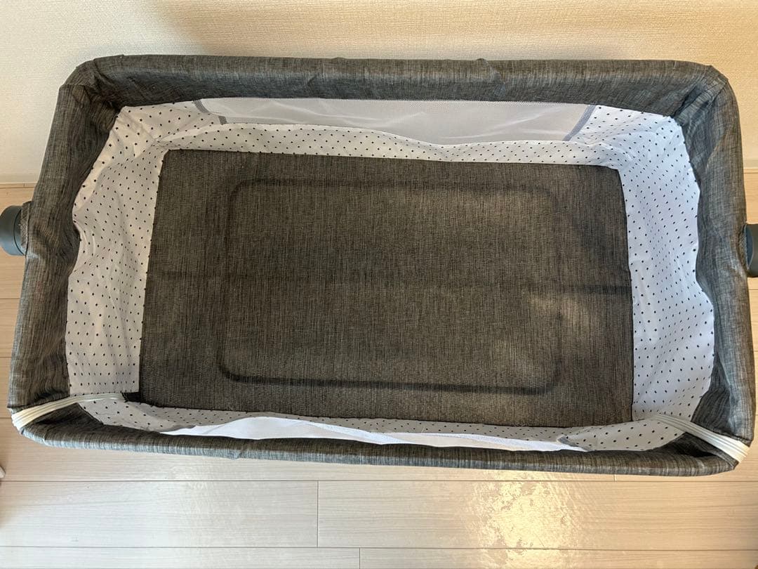 【マットレス未使用】ベビーベッド 折りたたみ式　キャスター付き