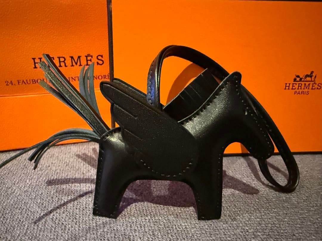 HERMES 馬型チャーム ブラック