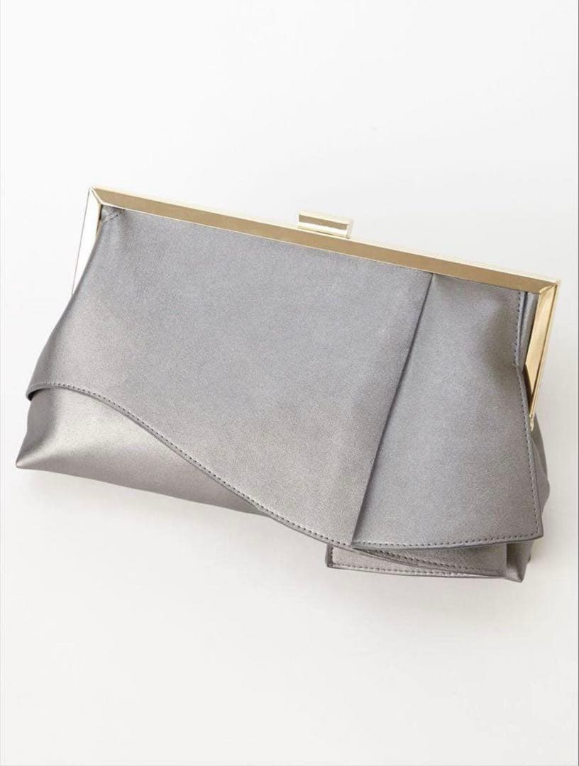 Aimer Acretのフレアタッククラッチバック