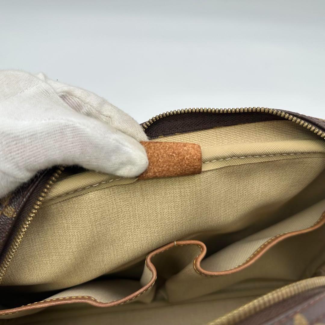 ルイヴィトン　モノグラム　ドーヴィル　ボストンバッグ　ハンドバッグ　バッグ