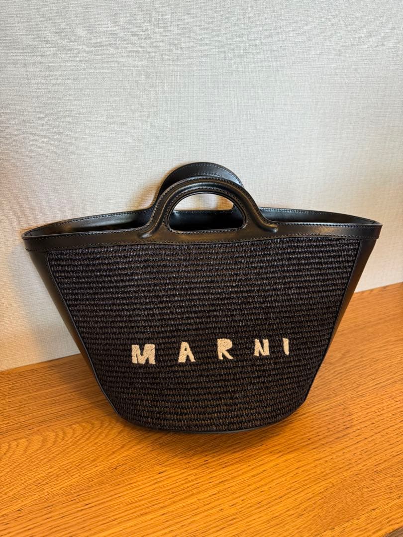 マルニ　トロピカリア　スモール　ブラック　MARNI