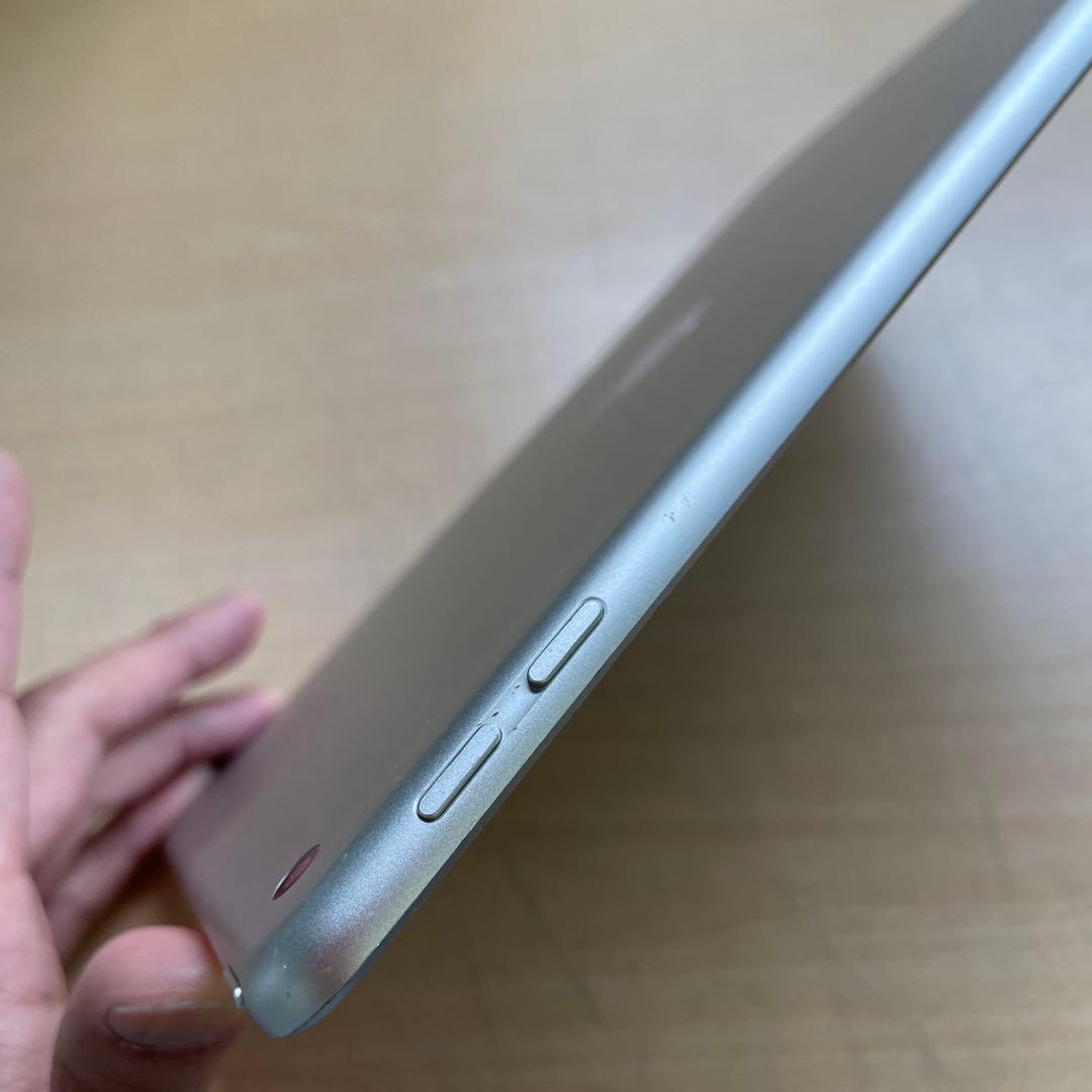 iPad 第6世代　A1893　Wi-Fiモデル　シルバー　32GB #2