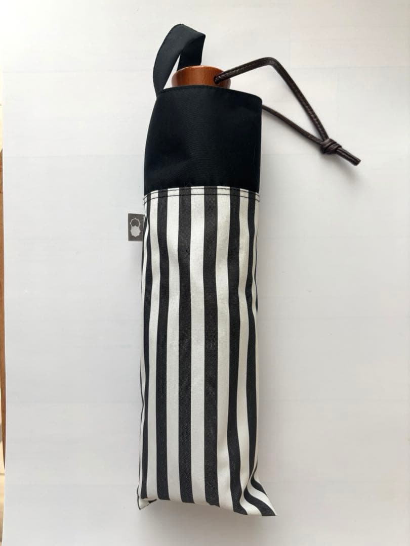 サンバリア100 折りたたみ日傘 3段折/白黒ストライプ