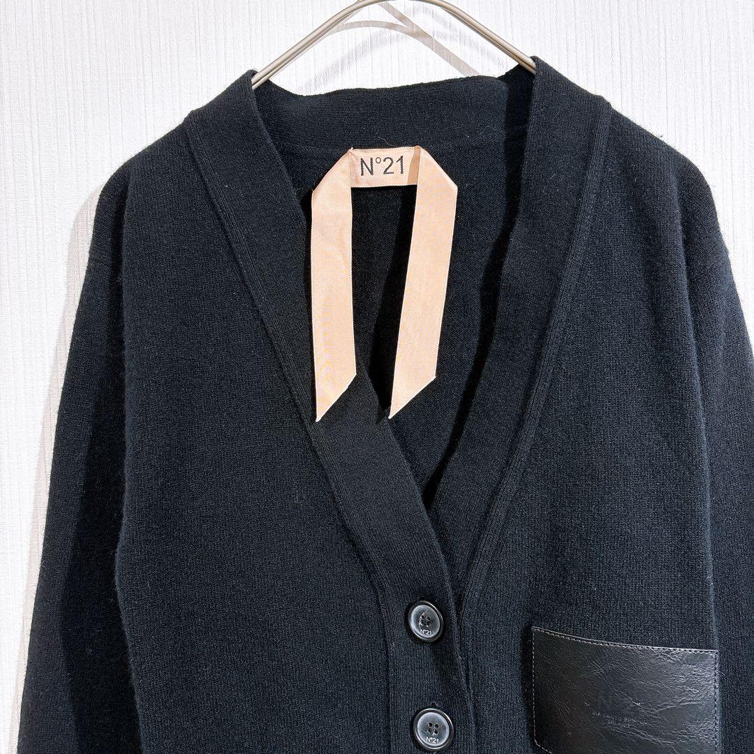 ヌメロヴェントゥーノ　カーディガン　Ｖネック　ロゴ入り　クロップド丈　ショート