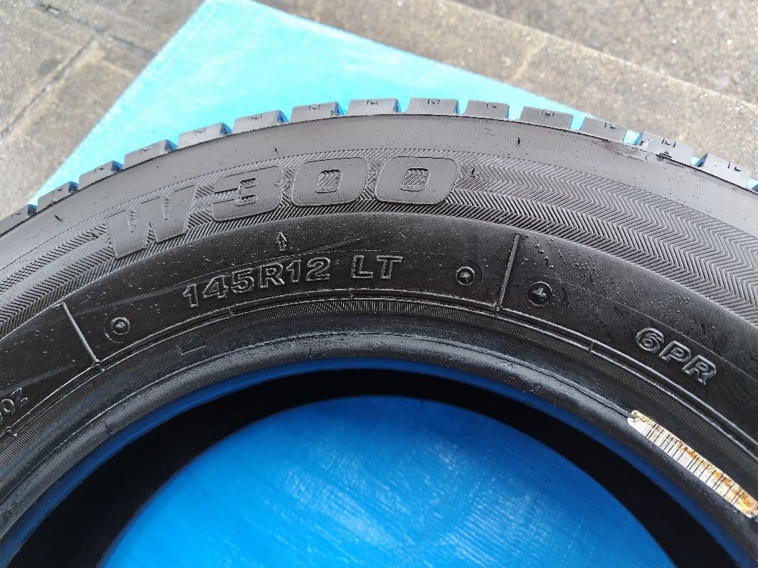 Ⓑ145R12・LT【1/2】軽トラ用スタッドレス・鉄ホイール付、２本分割