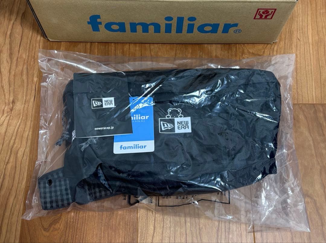 ボディバッグ〈NEW ERA® × familiar〉