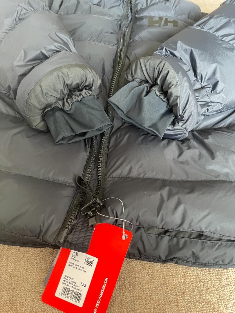 ［新品］Helly HansenヘリーハンセンActivePuffyジャケット黒