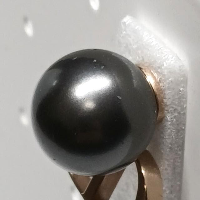 まい様　ディオール トライバルピアス ブラックパール調 CD ボール 片耳