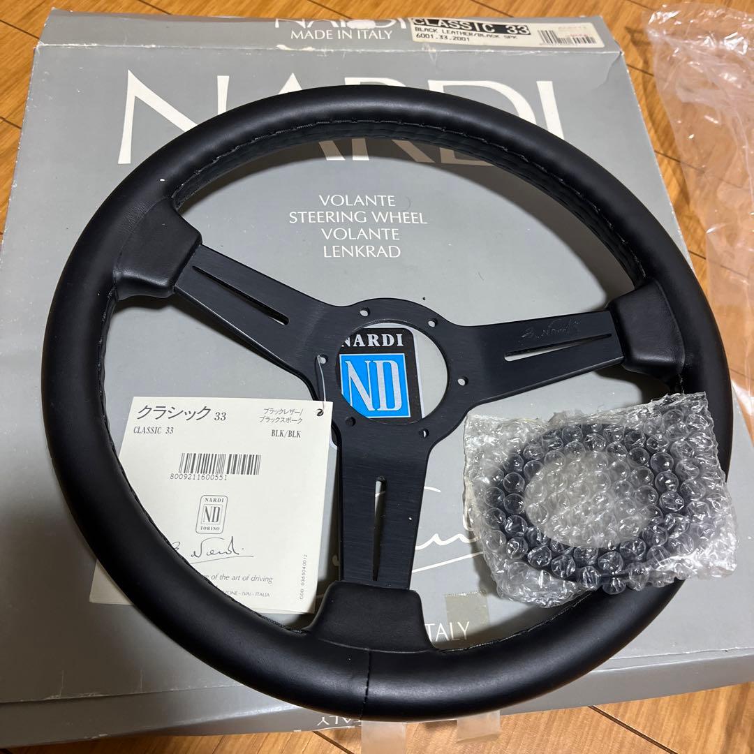 劇レア　新品　ナルディ　クラッシク　３３０ｍｍ　ＮＡＲＤＩ　ＣＬＡＳＳＩＣ 織戸