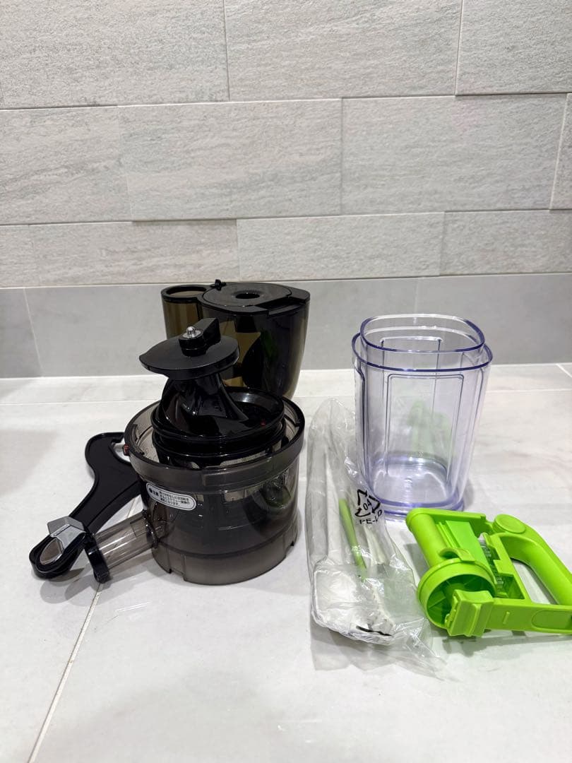 クビンス ホールスロージューサー REVO830 フローズンストレーナー付