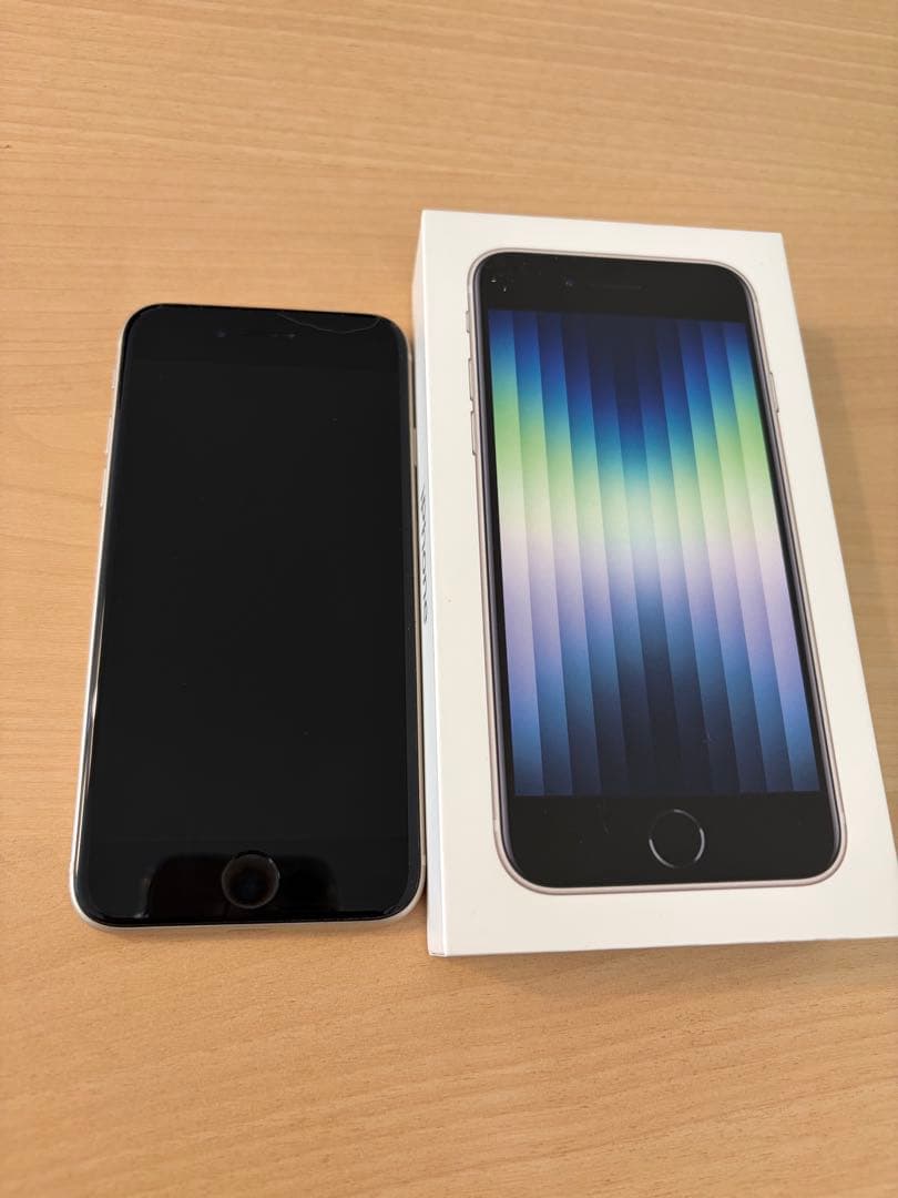 iPhoneSE (第3世代) 64GB SIMフリー スターライト