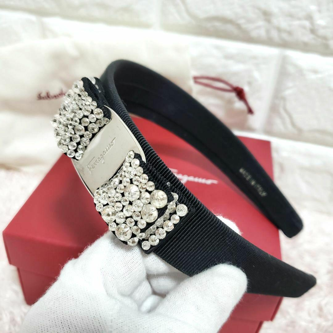 サルヴァトーレフェラガモ クリスタルビジューカチューシャ 美品