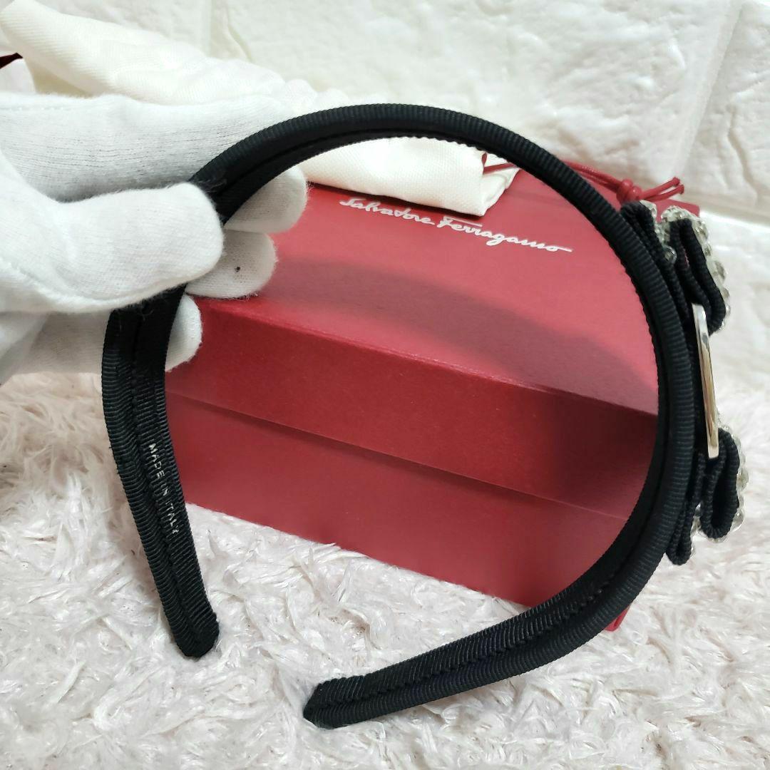 サルヴァトーレフェラガモ クリスタルビジューカチューシャ 美品