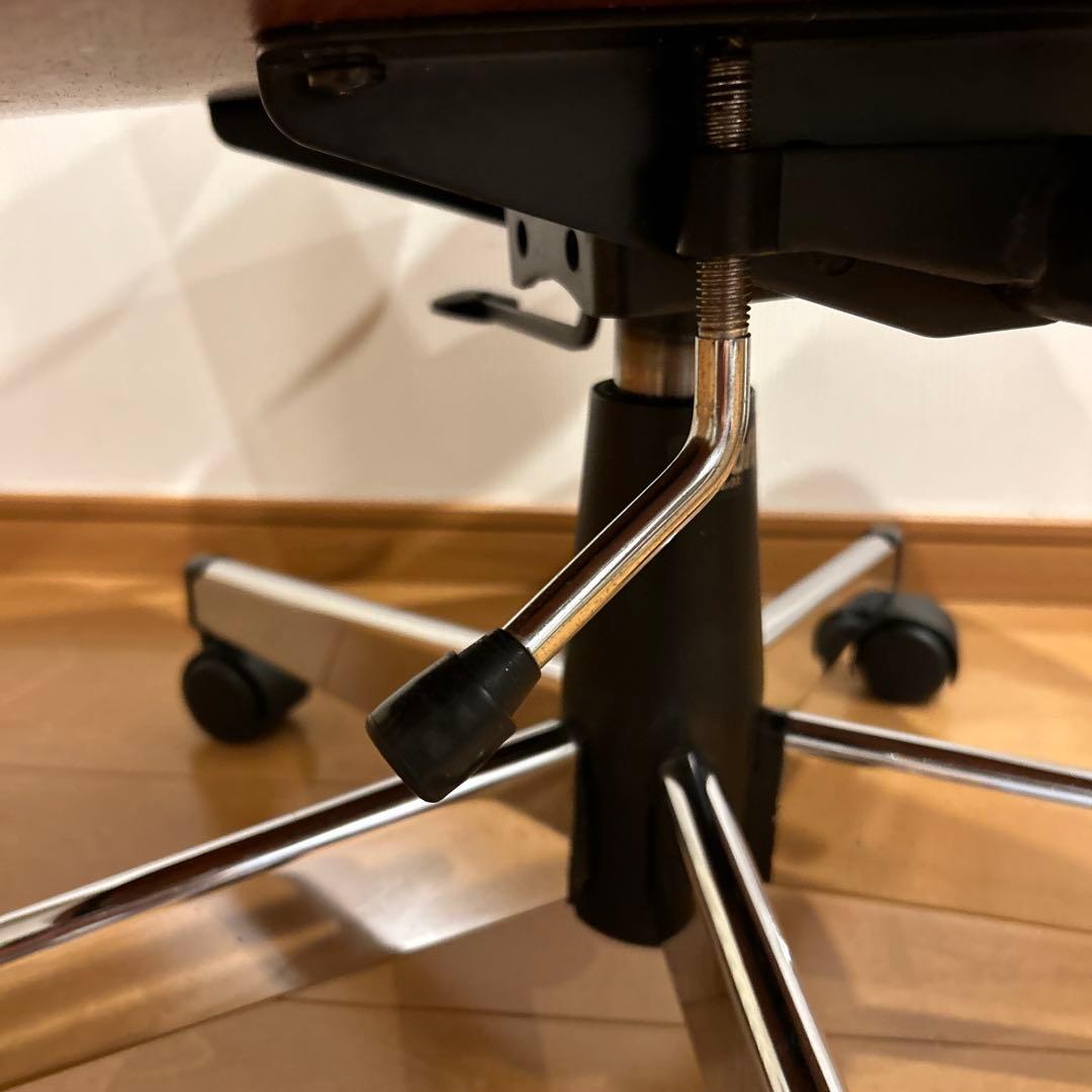 【美品】giroflex 83 BRASA レザーオフィスチェア 昇降機能付き