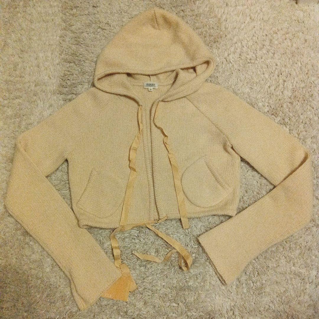 未使用　フォクシー　カシミヤ100% フード付きパーカー Mサイズ