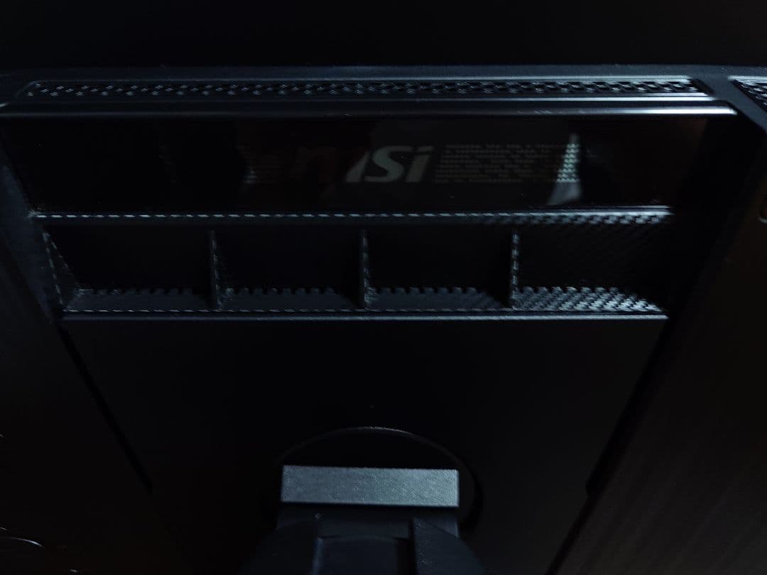 Y*）様 MSI MPG 321URX QD-OLED 32インチ