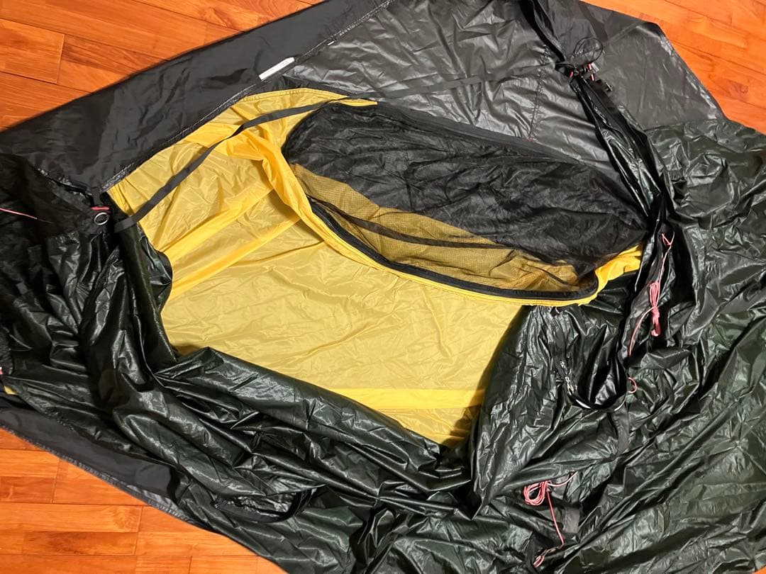 ヒルバーグ　エナン　グリーン　フットプリント付き