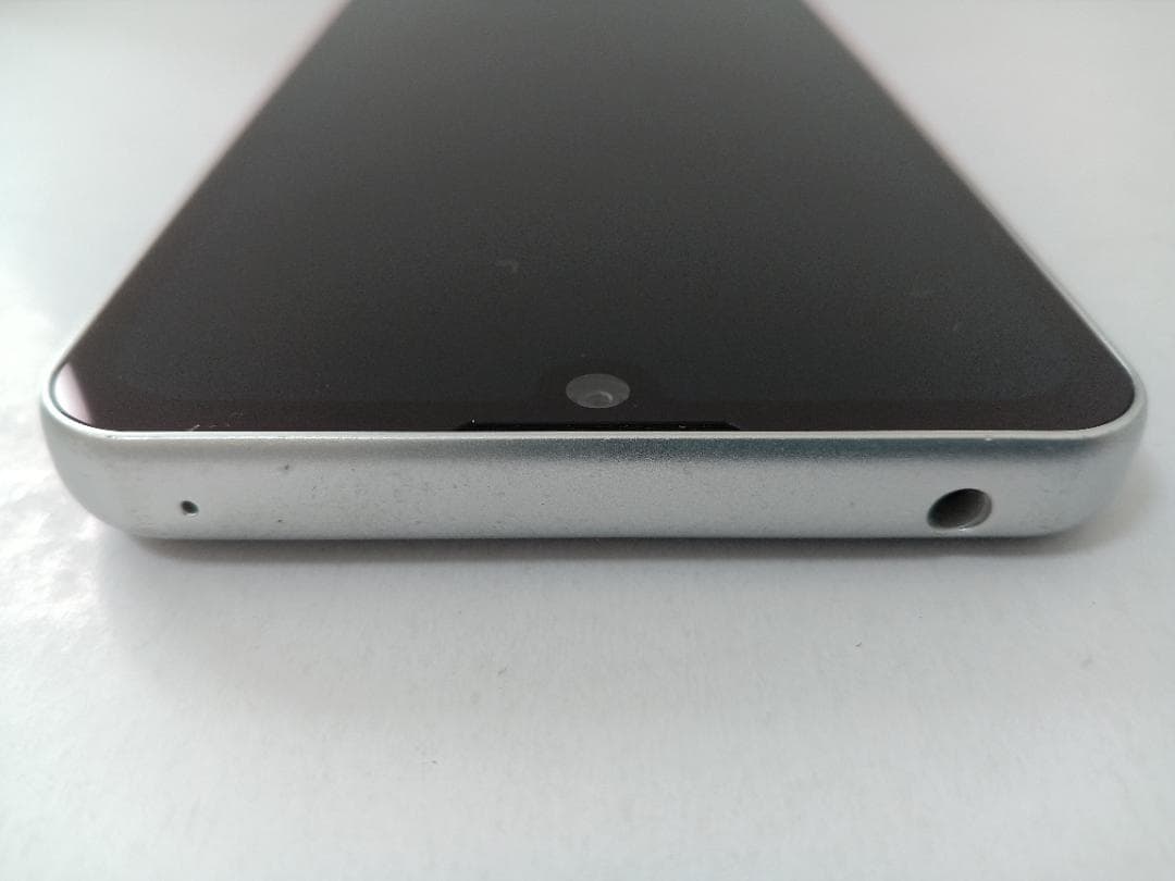 ☆ au BASIO active SHG09 シルバー