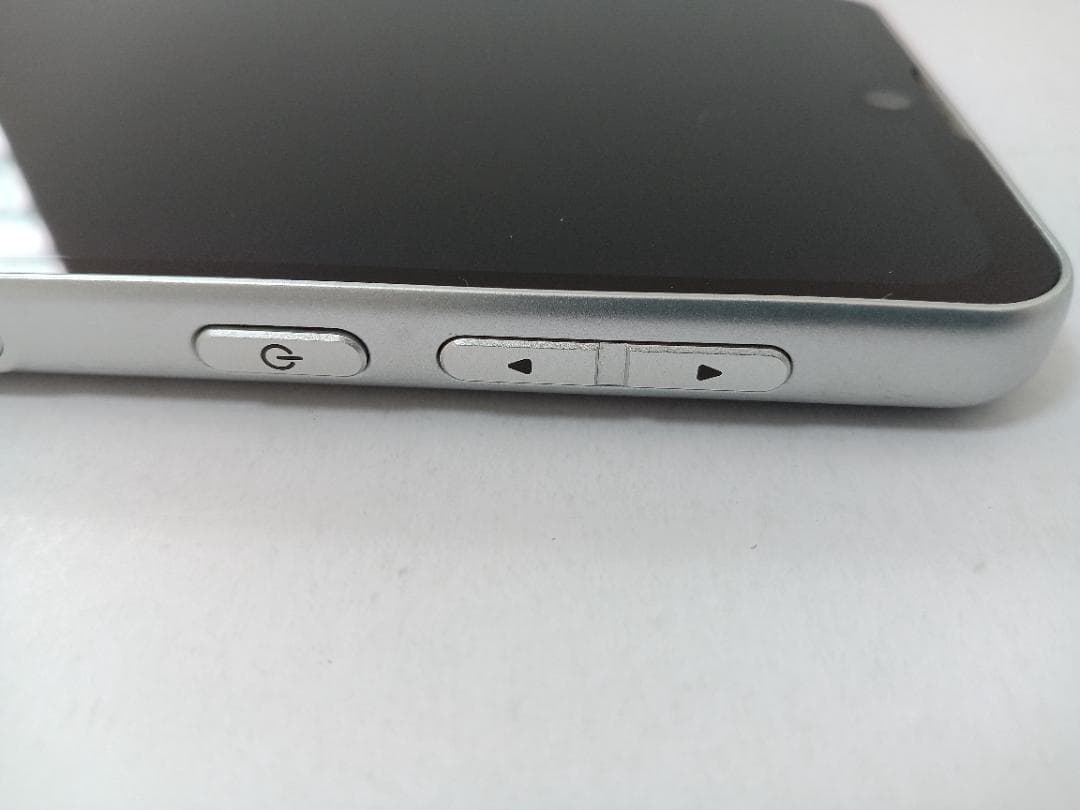 ☆ au BASIO active SHG09 シルバー