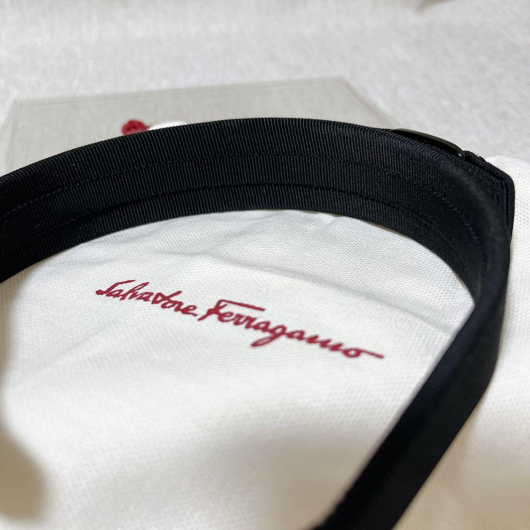 サルヴァトーレフェラガモ ヴァラリボン カチューシャ ビジュ ストーン ブラック