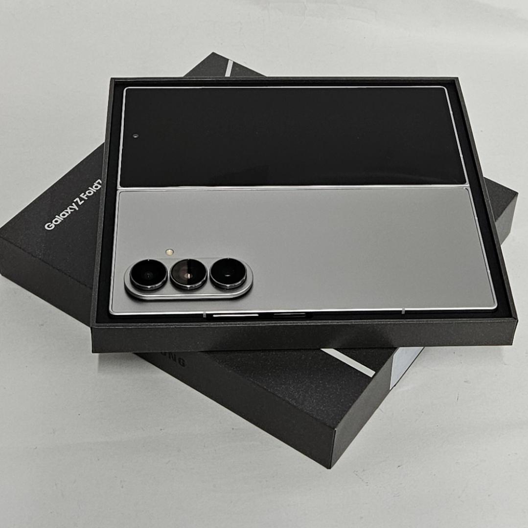 Galaxy Z FOLD7 512GB シルバーSIMフリー【極美品】