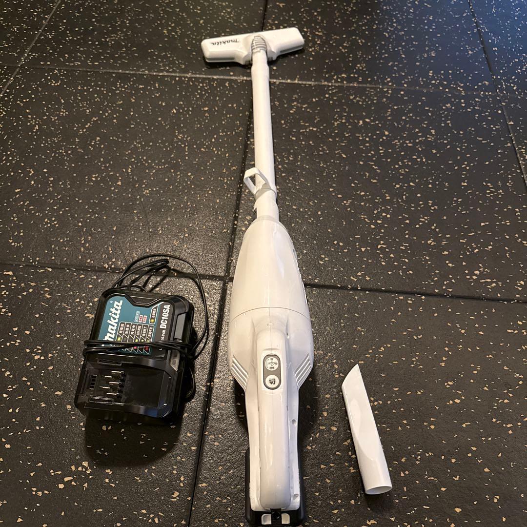 【良品】マキタ CL108FD 充電式クリーナー 掃除機 サイクロン