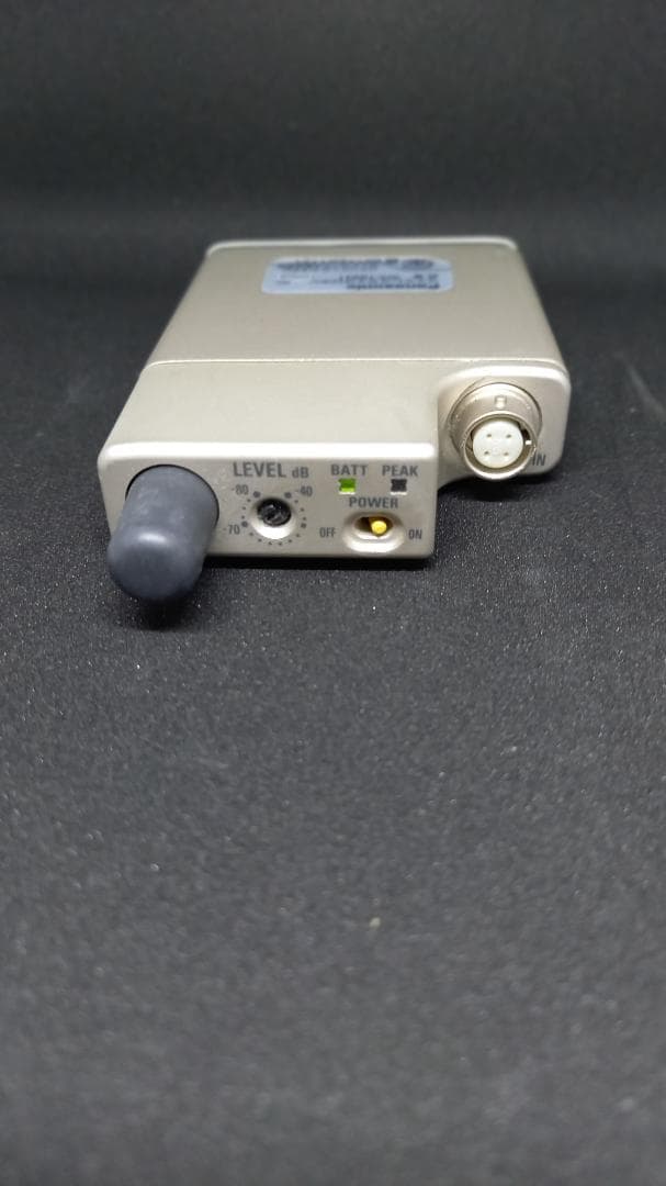 [ジャンク扱い]800 MHz帯2ピース型 ワイヤレスピンマイク①