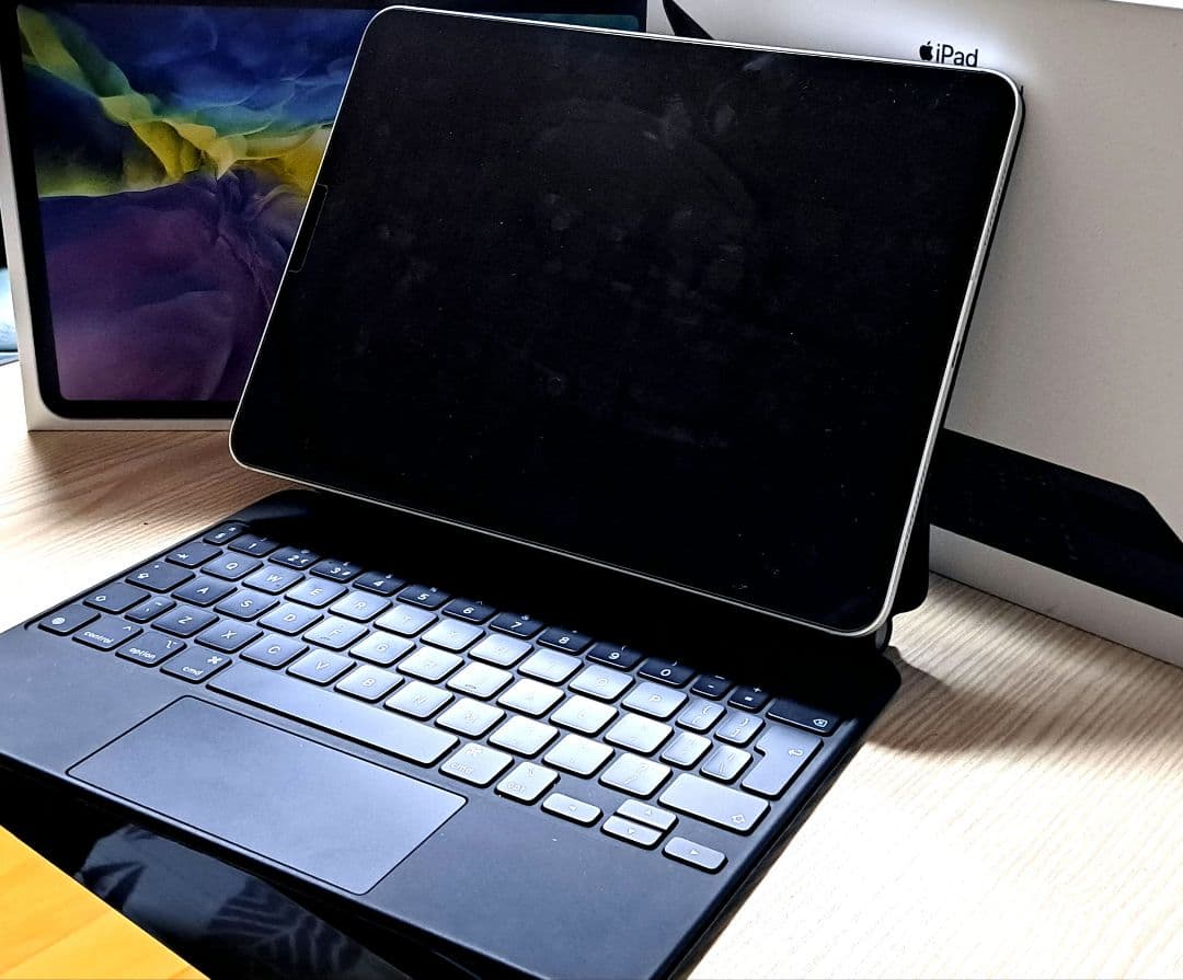 【極美品】iPad Pro 11インチ & Magic Keyboard 箱付き