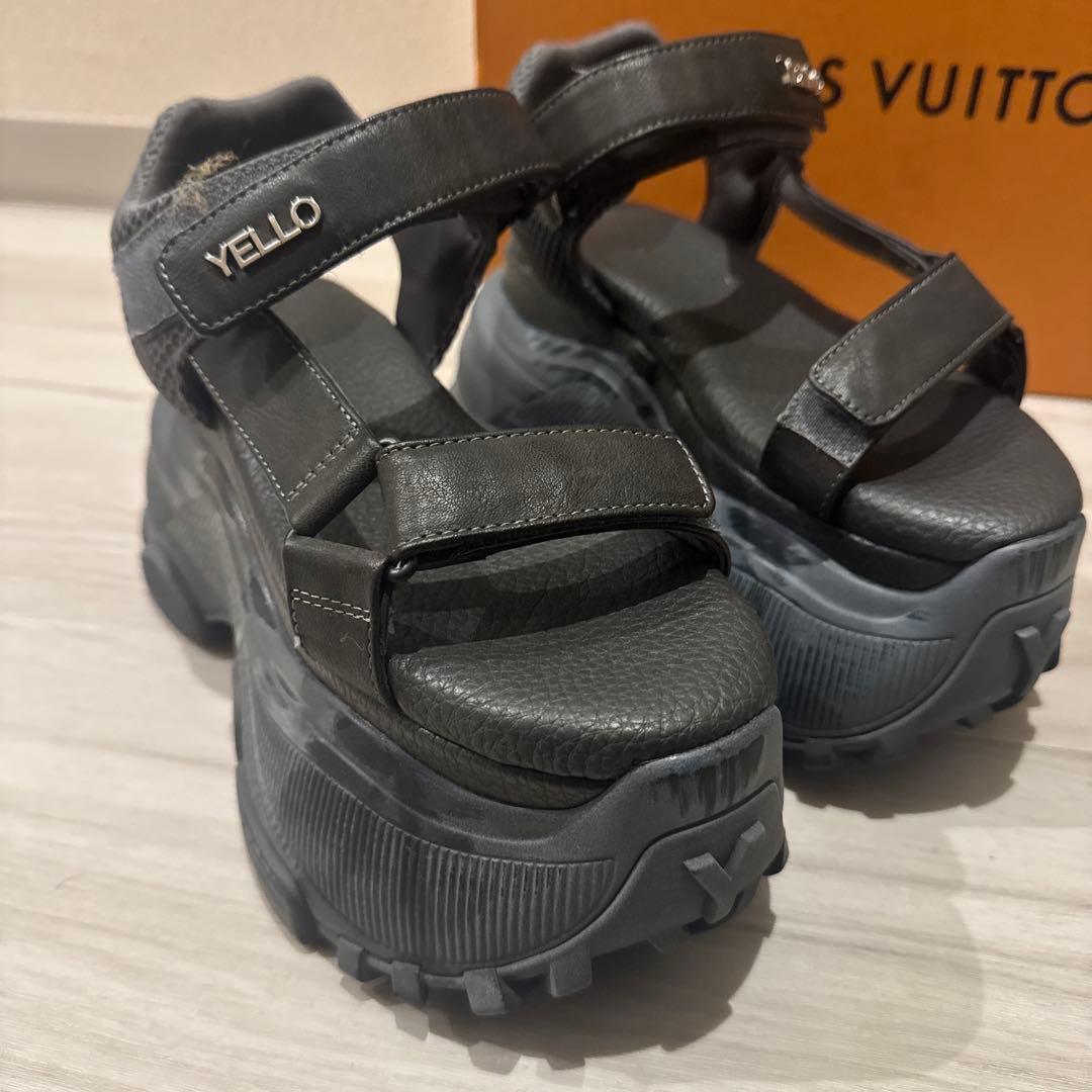 YELLO 厚底サンダル