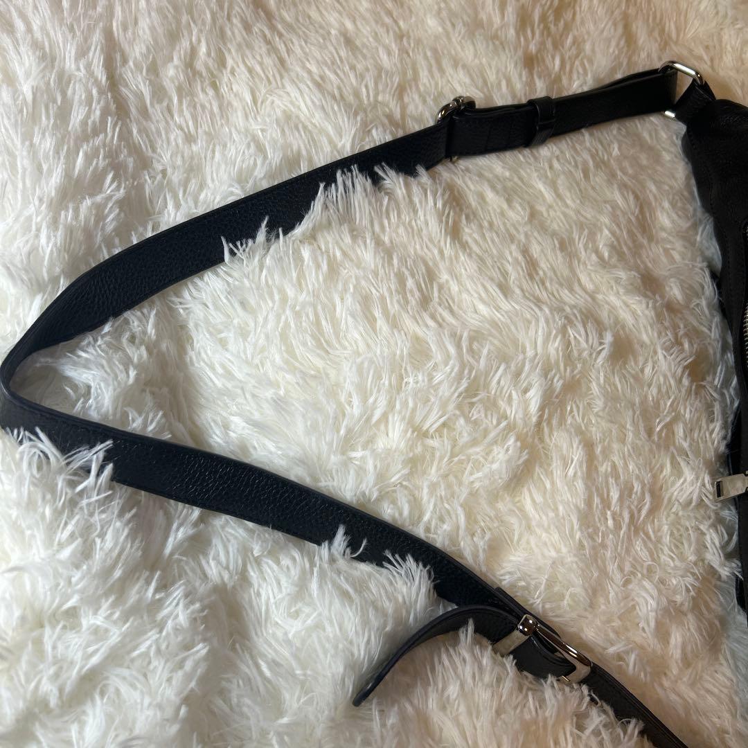 【極美品】nouer ヌエール　レザー　クロスボディバッグ　ブラック