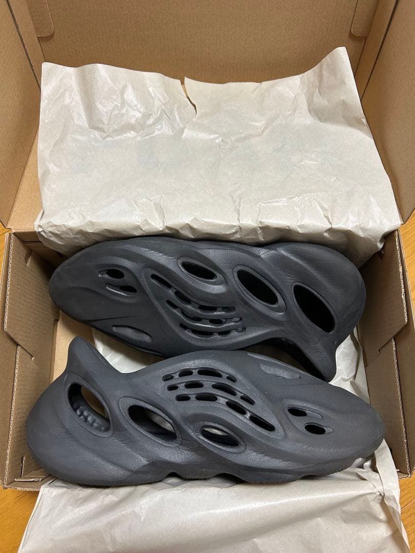 靴 adidas YEEZY Foam Runner \