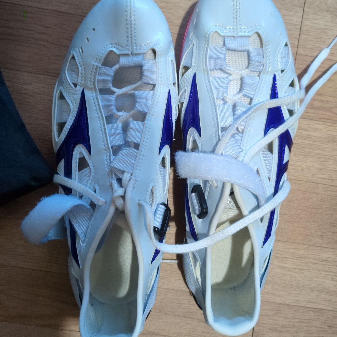 ミズノクロノインスクネオジャパン23,5