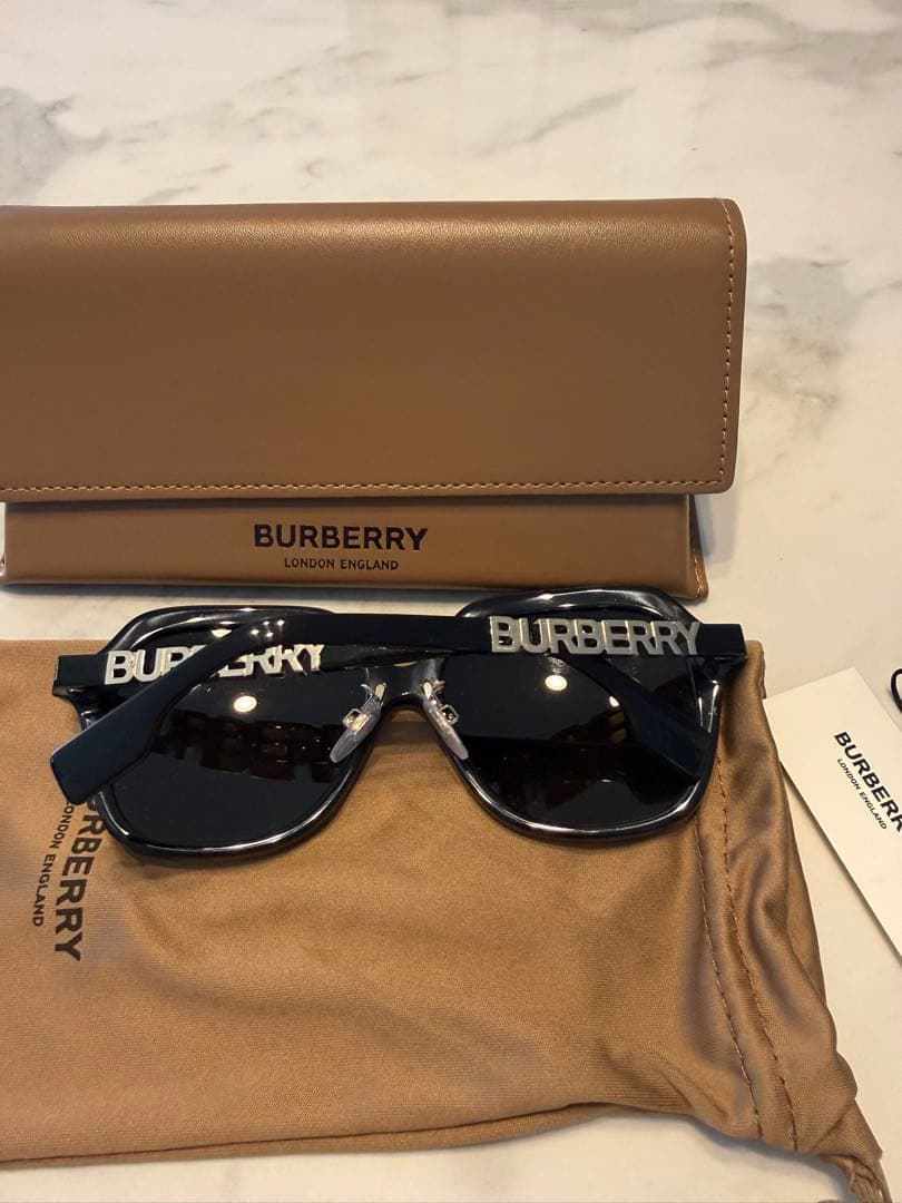 BURBERRY バーバリースクエア サングラス