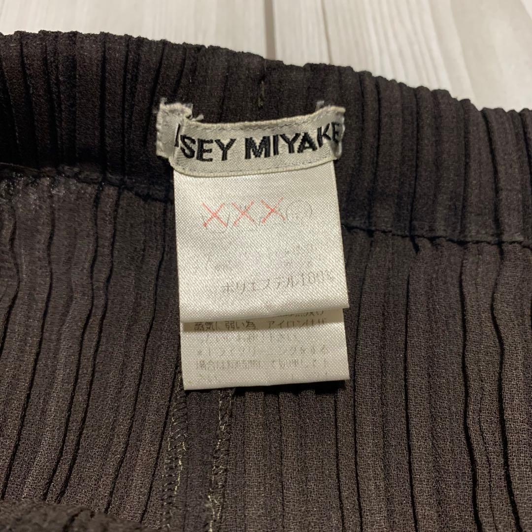 【イッセイミヤケ】　フレアパンツ　ボトムス プリーツプリーズ　Sサイズ　@