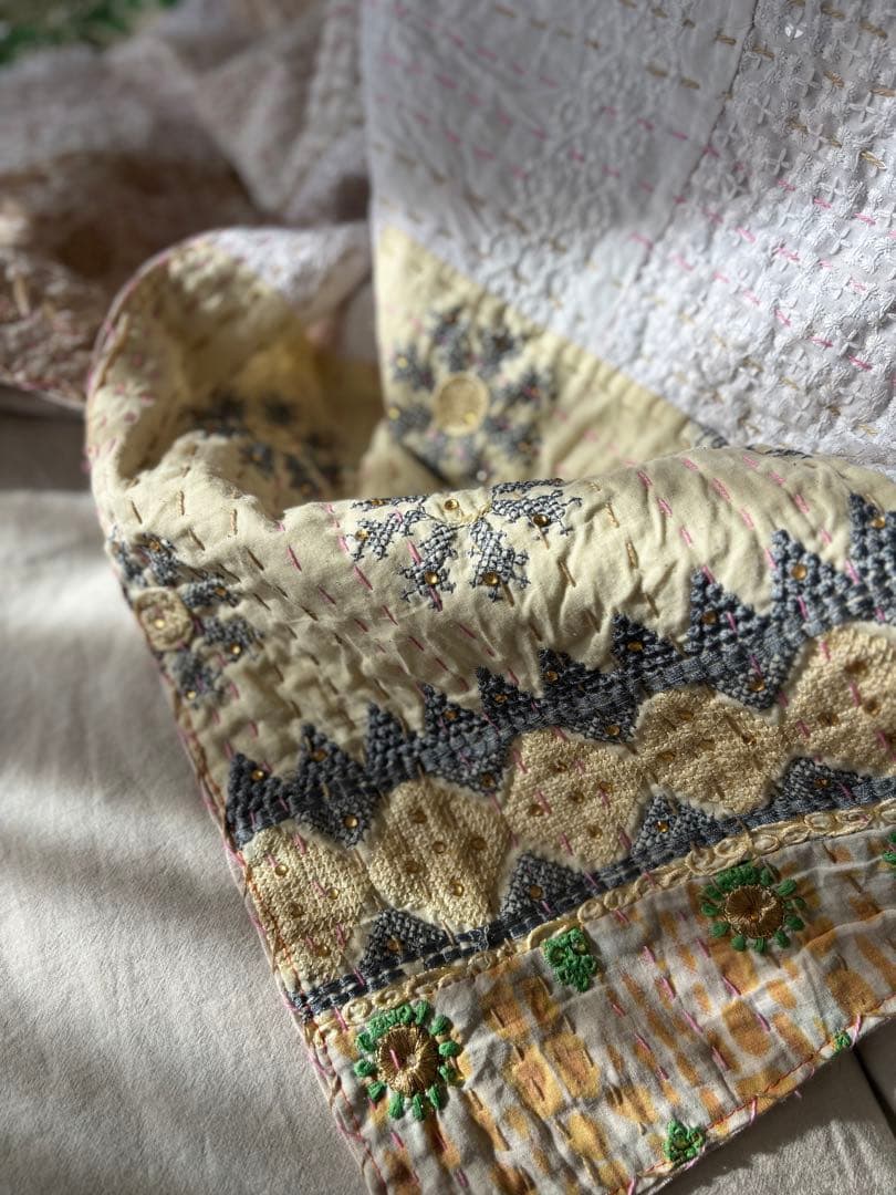 ラリーキルト　インド刺繍　カンタキルト　ヴィンテージ　マルチカバー