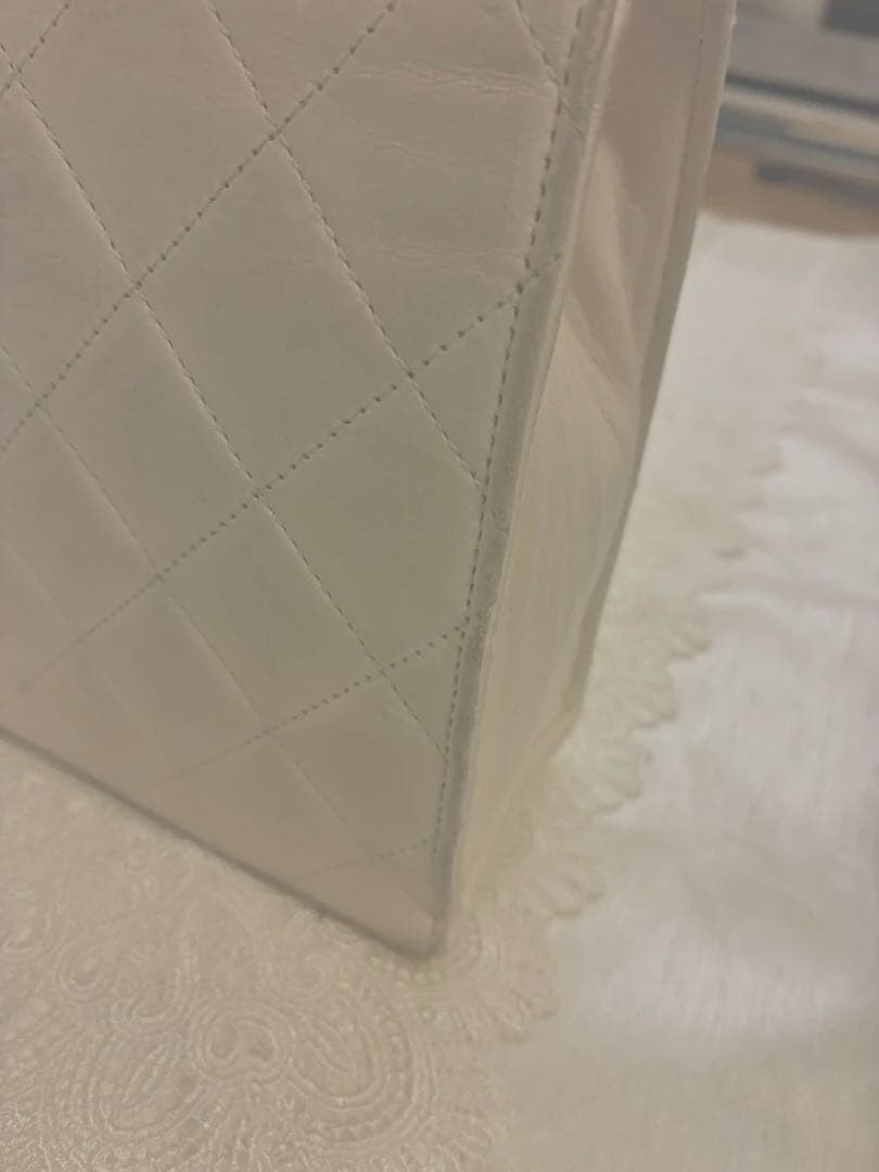 CHANEL（シャネル）のヴィンテージショルダーバッグ、ホワイトラムスキン