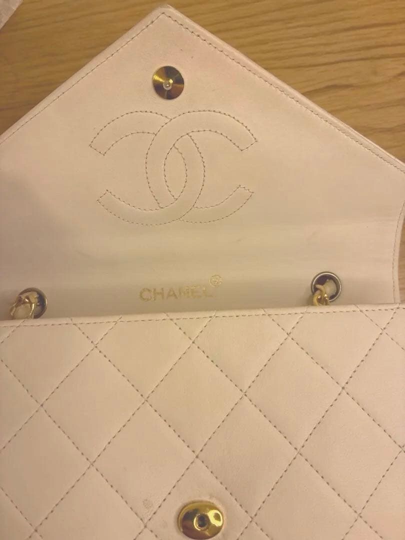 CHANEL（シャネル）のヴィンテージショルダーバッグ、ホワイトラムスキン