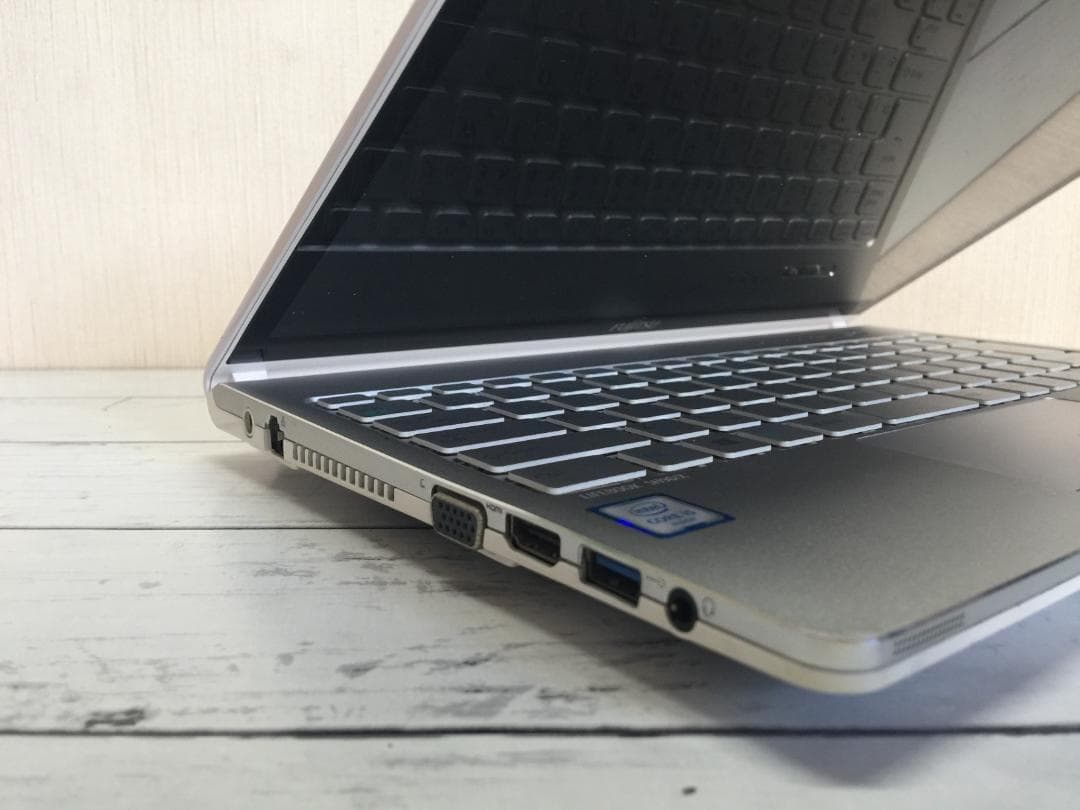 富士通 LIFEBOOK SH90/X 13.3型高解像度TFT 軽量コンパクト