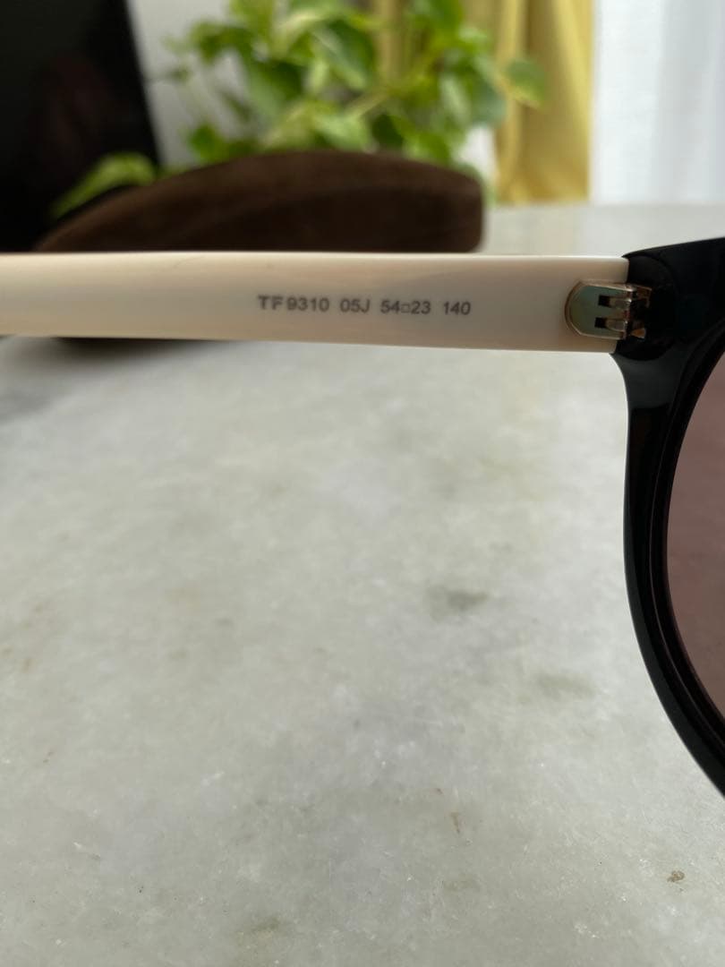 TOMFORDサングラス/男女兼用/ホワイト×ブラック/トムフォード