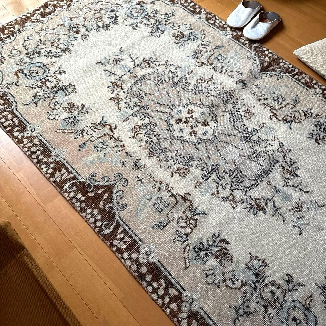 113×207花や実　淡いベージュ×クリーム×ブラウン　トルコヴィンテージラグ