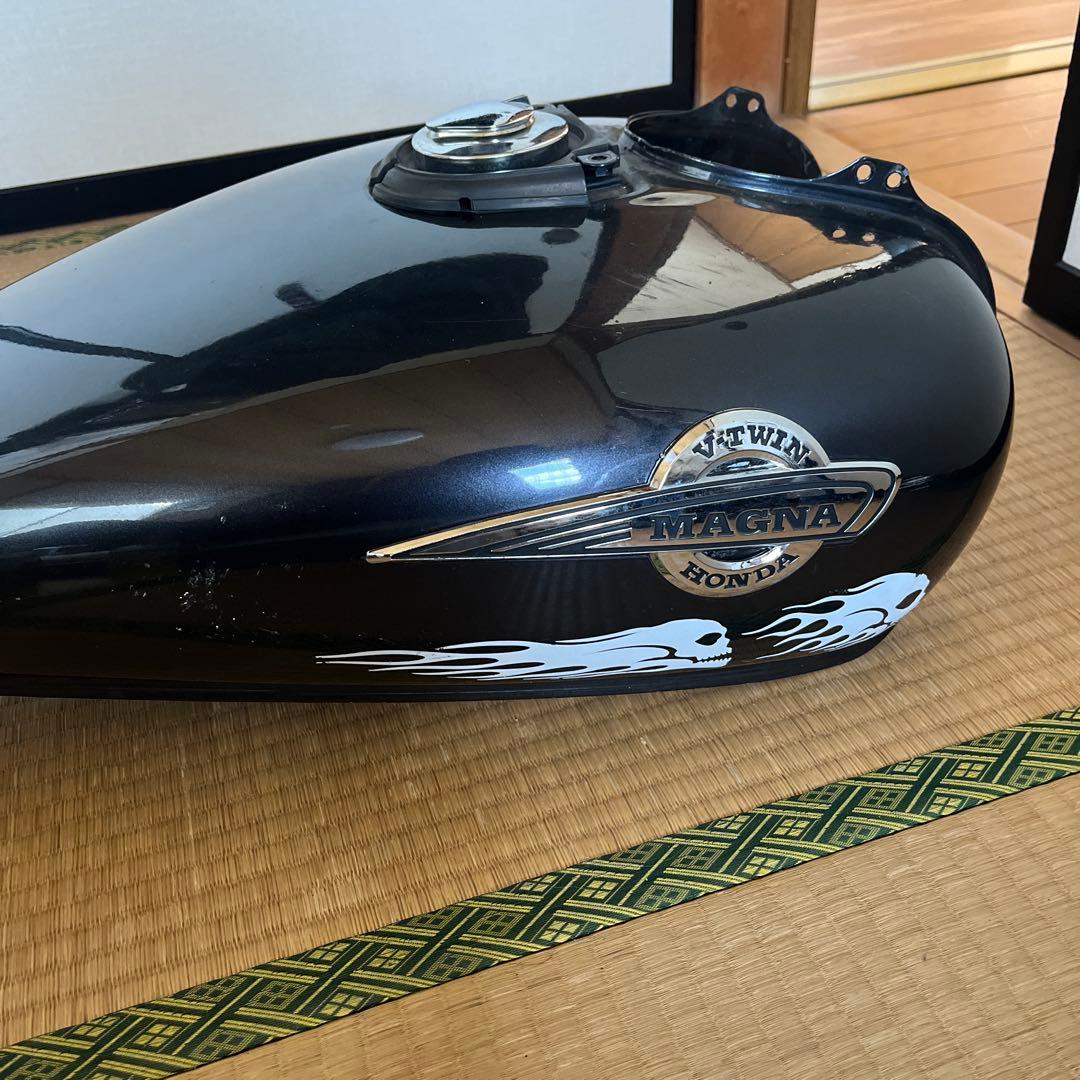 HONDA MAGNA タンク
